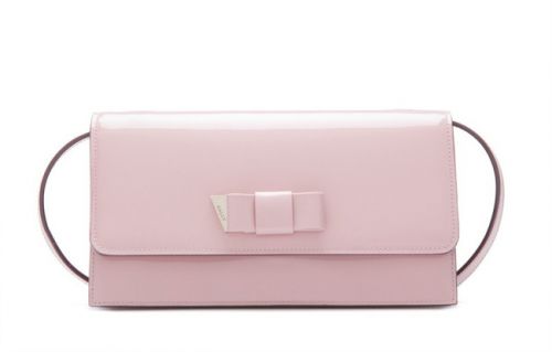 Bally2014年圣诞节精选包包ClyoW漆皮迷你简包这款漆皮迷你简包装饰有精致蝴蝶结